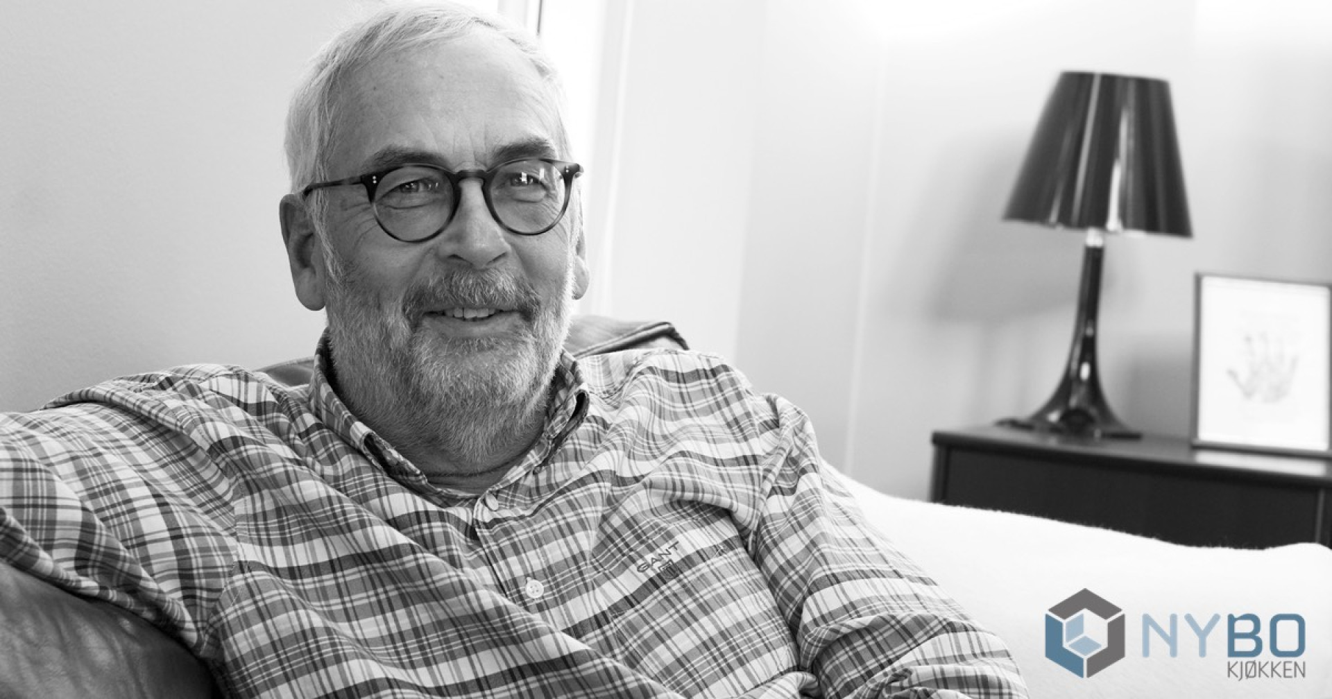 Arne Evjen får ikke fullrost samarbeidspartnerne i ferdigstillelsen av leilighetsprosjektet.
