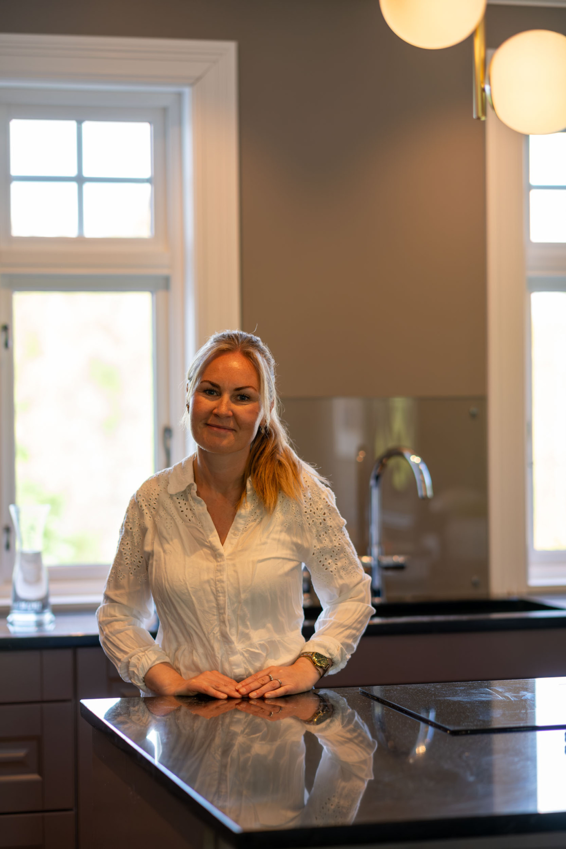 Christina er fornøyd med kjøkkenet fra Nybo.